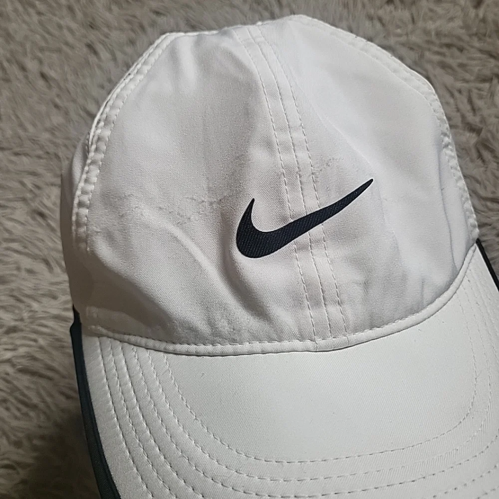 *SOLD* Nike Featherlight Dri Fit Hat Cap Baseball Hat Cap White & Black Running - Picture 8 of 10